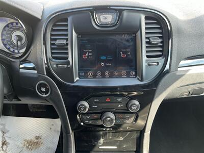2018 Chrysler 300 Series S   - Photo 12 - St Albert, AB T8N 3Z7
