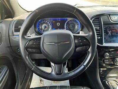 2018 Chrysler 300 Series S   - Photo 9 - St Albert, AB T8N 3Z7