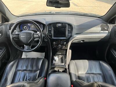 2018 Chrysler 300 Series S   - Photo 11 - St Albert, AB T8N 3Z7