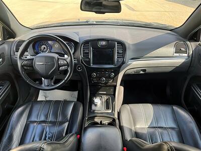2018 Chrysler 300 Series S   - Photo 11 - St Albert, AB T8N 3Z7