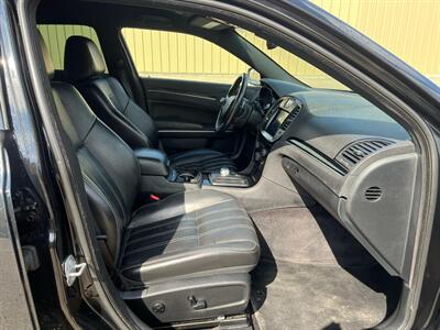 2018 Chrysler 300 Series S   - Photo 13 - St Albert, AB T8N 3Z7