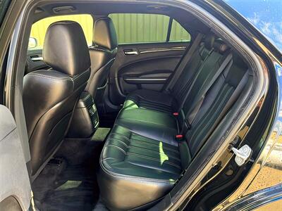 2018 Chrysler 300 Series S   - Photo 14 - St Albert, AB T8N 3Z7