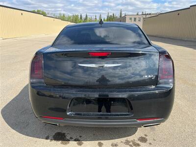 2018 Chrysler 300 Series S   - Photo 7 - St Albert, AB T8N 3Z7