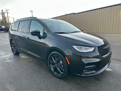 2024 Chrysler Pacifica Touring L Sunroof S package   - Photo 3 - St Albert, AB T8N 3Z7