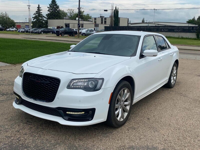 2021 Chrysler 300 Series S  AWD - Photo 1 - Edmonton, AB T5L 2J7