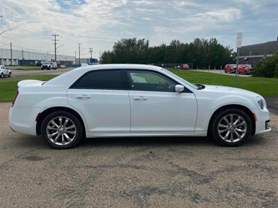 2021 Chrysler 300 Series S  AWD - Photo 3 - Edmonton, AB T5L 2J7