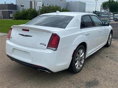 2021 Chrysler 300 Series S  AWD - Photo 8 - Edmonton, AB T5L 2J7