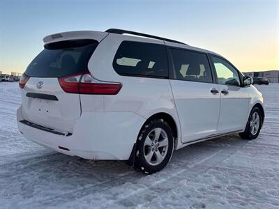 2017 Toyota Sienna L 7-Passenger   - Photo 5 - Edmonton, AB T5L 2J7