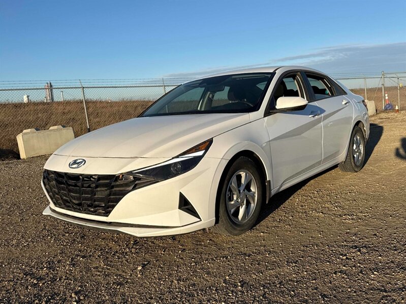 2021 Hyundai ELANTRA Essential   - Photo 1 - Edmonton, AB T5L 2J7