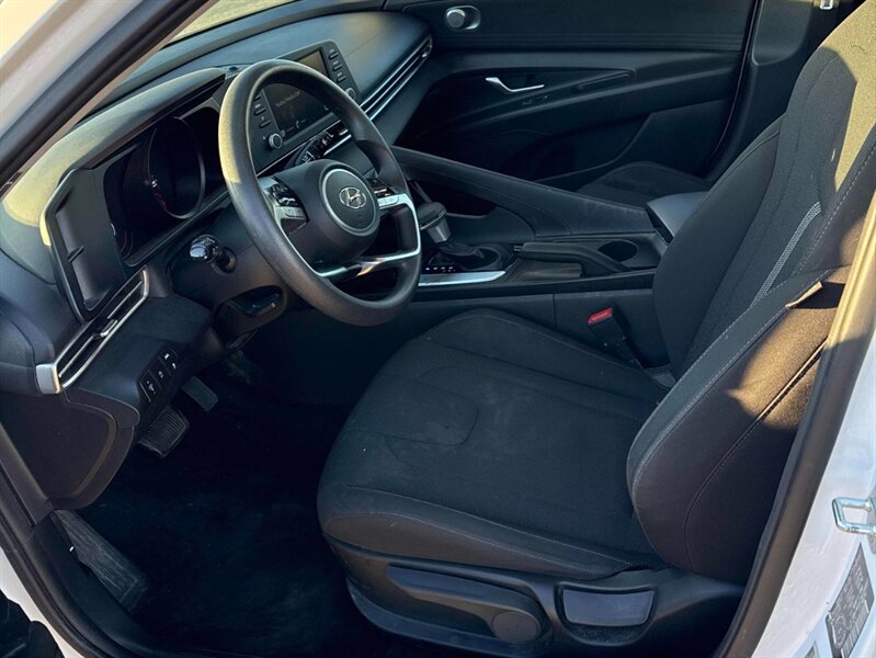 2021 Hyundai ELANTRA Essential - Photo 10 - Edmonton, AB T5L 2J7