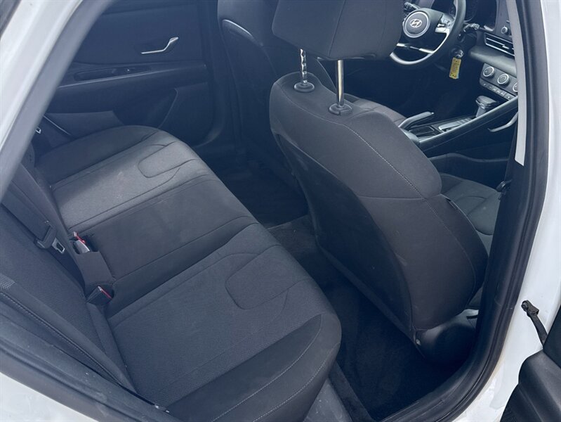 2021 Hyundai ELANTRA Essential - Photo 15 - Edmonton, AB T5L 2J7