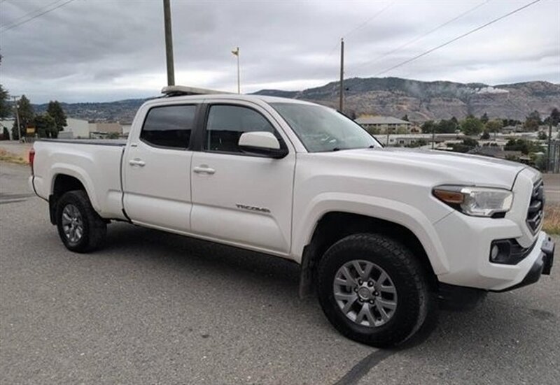 2019 Toyota Tacoma SR5 V6 4x4 - Photo 3 - St Albert, AB T8N 3Z7
