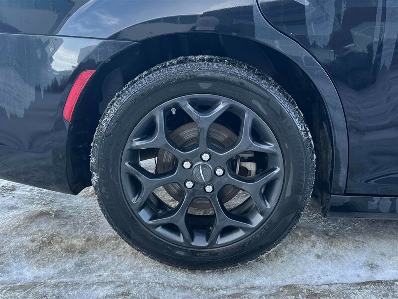 2023 Chrysler 300 Series S AWD - Photo 17 - Edmonton, AB T5L 2J7