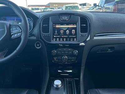 2023 Chrysler 300 Series S AWD - Photo 12 - Edmonton, AB T5L 2J7