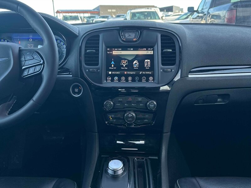 2023 Chrysler 300 Series S AWD - Photo 12 - Edmonton, AB T5L 2J7
