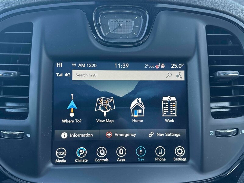 2023 Chrysler 300 Series S AWD - Photo 13 - Edmonton, AB T5L 2J7