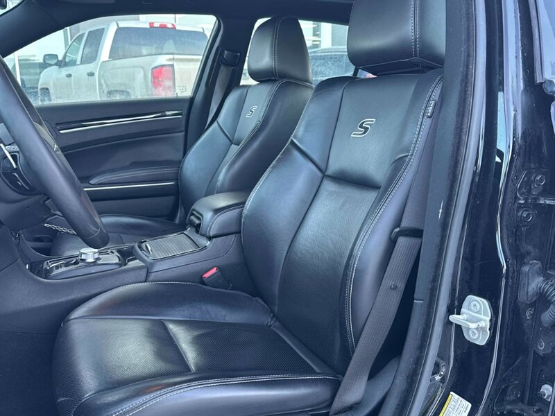 2023 Chrysler 300 Series S AWD - Photo 10 - Edmonton, AB T5L 2J7