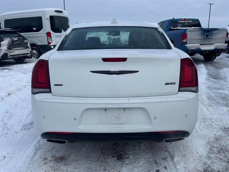 2023 Chrysler 300 Series Touring L AWD - Photo 5 - Acheson, AB T7X 5A3