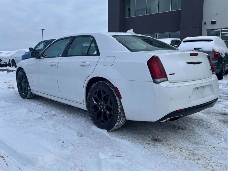 2023 Chrysler 300 Series Touring L AWD - Photo 4 - Acheson, AB T7X 5A3
