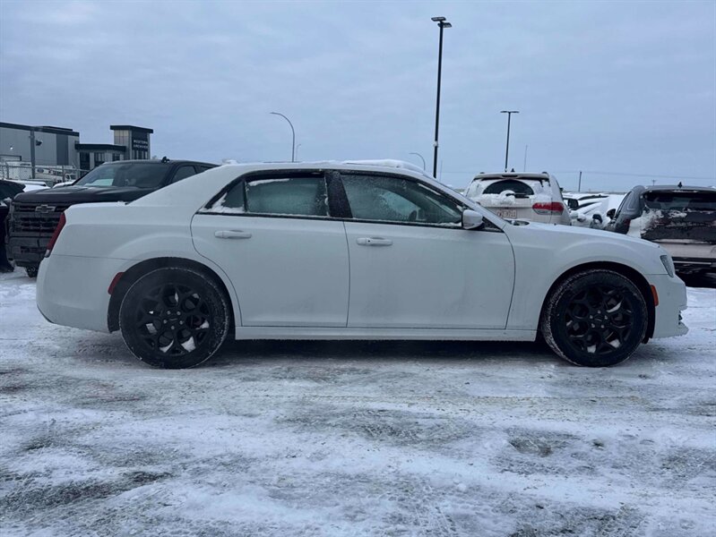 2023 Chrysler 300 Series Touring L AWD - Photo 7 - Acheson, AB T7X 5A3
