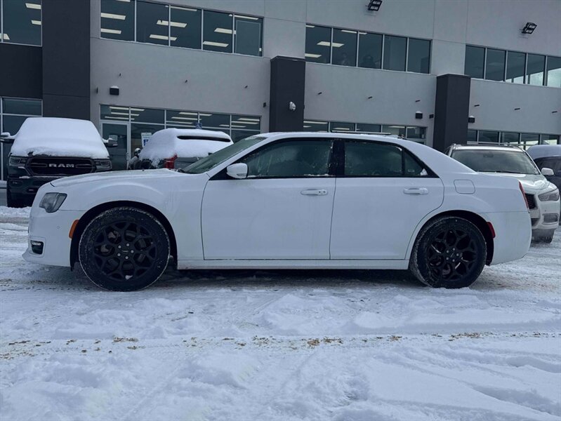 2023 Chrysler 300 Series Touring L AWD - Photo 3 - Acheson, AB T7X 5A3