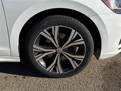 2022 Volkswagen Passat Limited Edition 2.0L Turbo I4   - Photo 9 - Edmonton, AB T5L 2J7