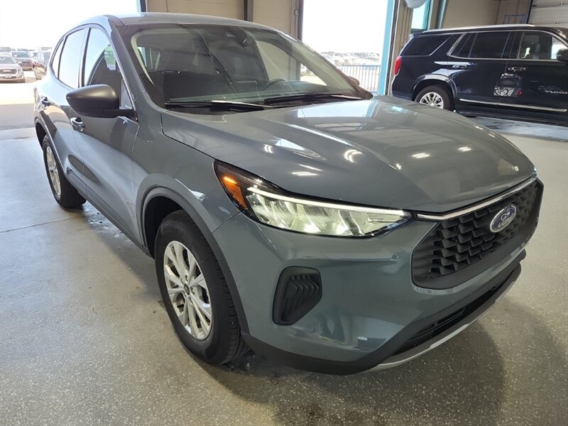 2025 Ford Escape Active AWD - Photo 3 - Edmonton, AB T5L 2J7
