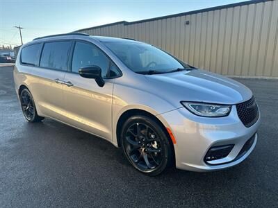 2024 Chrysler Pacifica Touring L Sunroof S package   - Photo 3 - St Albert, AB T8N 3Z7