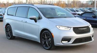2024 Chrysler Pacifica Touring L Sunroof S package - Photo 3 - St Albert, AB T8N 3Z7
