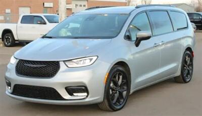 2024 Chrysler Pacifica Touring L Sunroof S package - Photo 1 - St Albert, AB T8N 3Z7