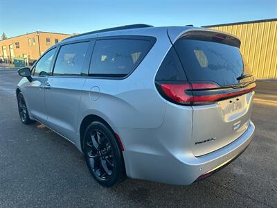 2024 Chrysler Pacifica Touring L Sunroof S package   - Photo 7 - St Albert, AB T8N 3Z7