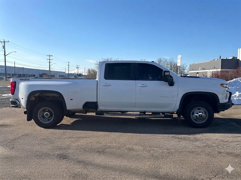 2022 Chevrolet Silverado 3500 HD LT Diesel Dually 4x4 Truck - Photo 4 - Edmonton, AB T5L 2J7