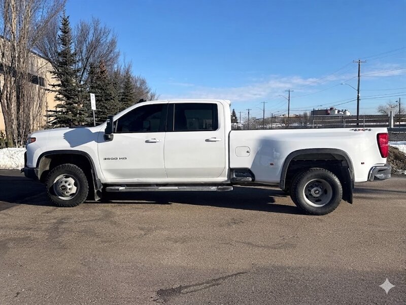 2022 Chevrolet Silverado 3500 HD LT Diesel Dually 4x4 Truck - Photo 3 - Edmonton, AB T5L 2J7