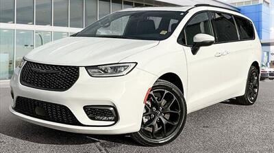 2023 Chrysler Pacifica Touring L Sunroof S package  AWD - Photo 1 - St Albert, AB T8N 3Z7