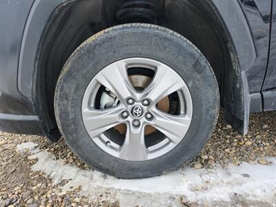 2023 Toyota RAV4 Hybrid LE  AWD - Photo 9 - St Albert, AB T8N 3Z7
