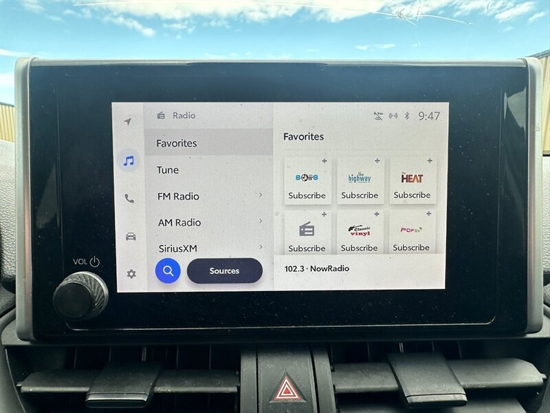 2023 Toyota RAV4 Hybrid LE AWD - Photo 12 - St Albert, AB T8N 3Z7