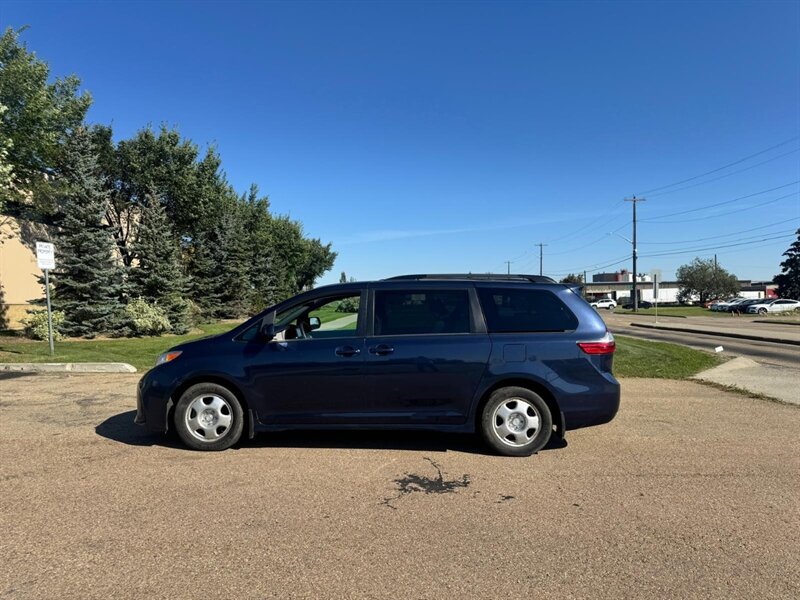 2020 Toyota Sienna LE 8-Passenger - Photo 5 - Acheson, AB T7X 5A3