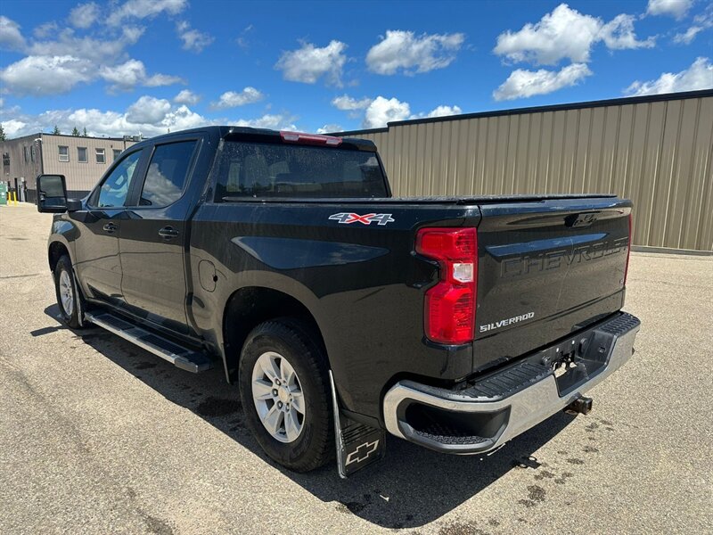 2023 Chevrolet Silverado 1500 LT V8 Crew - Photo 3 - St Albert, AB T8N 3Z7