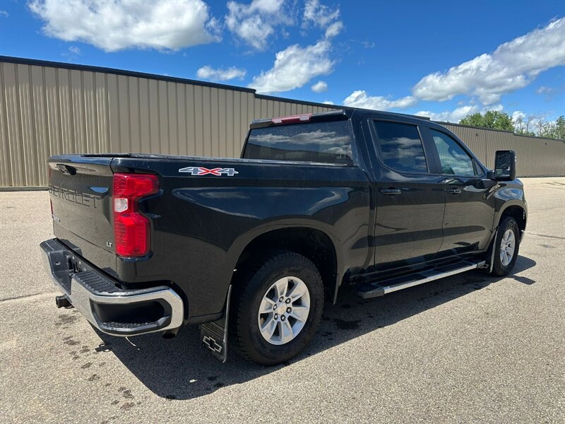 2023 Chevrolet Silverado 1500 LT V8 Crew - Photo 5 - St Albert, AB T8N 3Z7