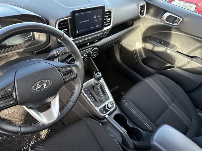 2024 Hyundai VENUE Preferred - Photo 10 - St Albert, AB T8N 3Z7