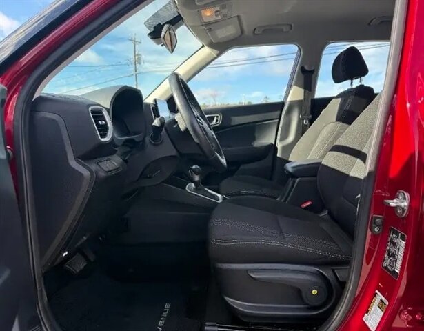 2024 Hyundai VENUE Preferred - Photo 6 - St Albert, AB T8N 3Z7