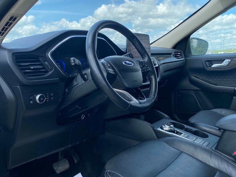 2020 Ford Escape Hybrid Titanium - Photo 9 - Edmonton, AB T5L 2J7
