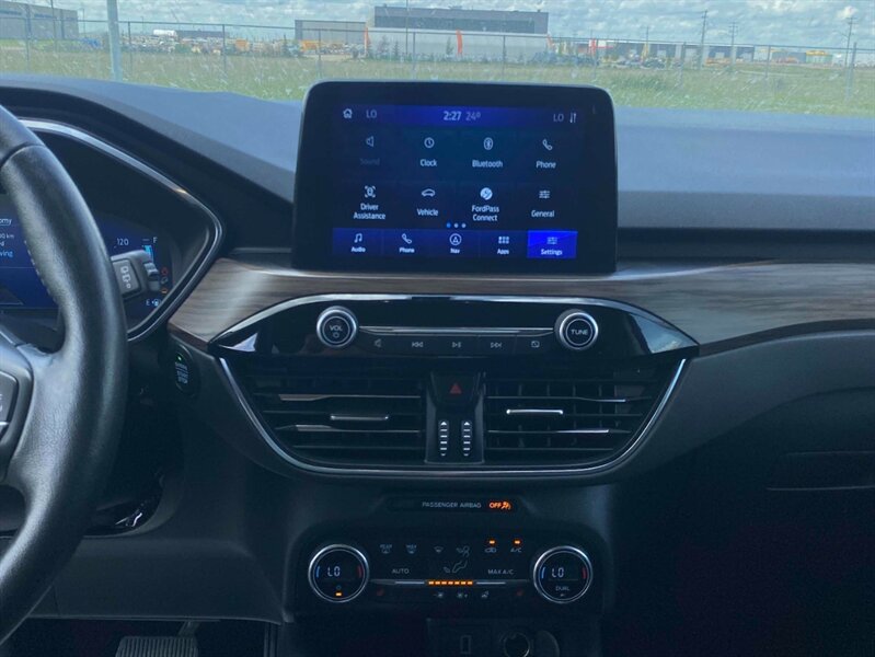 2020 Ford Escape Hybrid Titanium - Photo 8 - Edmonton, AB T5L 2J7