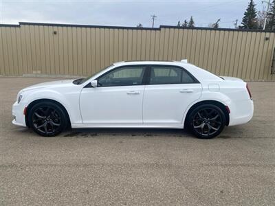 2023 Chrysler 300 Series Touring L   - Photo 2 - St Albert, AB T8N 3Z7