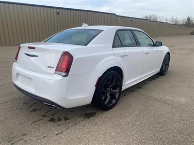 2023 Chrysler 300 Series Touring L   - Photo 8 - St Albert, AB T8N 3Z7