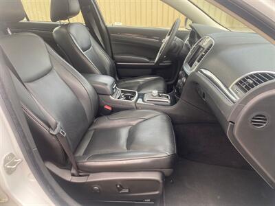 2023 Chrysler 300 Series Touring L   - Photo 16 - St Albert, AB T8N 3Z7