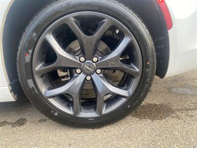 2023 Chrysler 300 Series Touring L   - Photo 18 - St Albert, AB T8N 3Z7