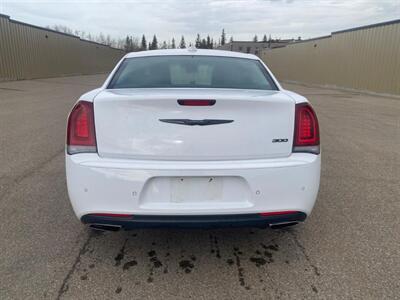 2023 Chrysler 300 Series Touring L   - Photo 7 - St Albert, AB T8N 3Z7