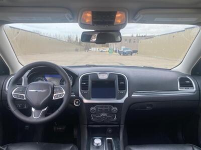 2023 Chrysler 300 Series Touring L   - Photo 9 - St Albert, AB T8N 3Z7