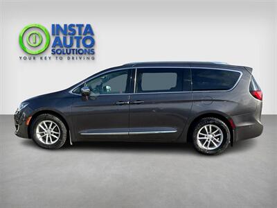 2017 Chrysler Pacifica Limited   - Photo 2 - St Albert, AB T8N 3Z7